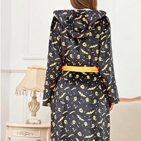 Halloween Themed Hooded Robe - Picture 4 of 7